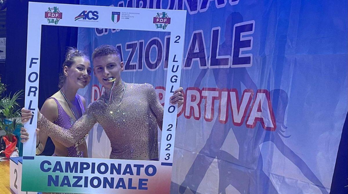Danza Folk: i riminesi Thomas e Sofia sul podio dei campionati italiani - Thomas e Sofia campioni di danza folk