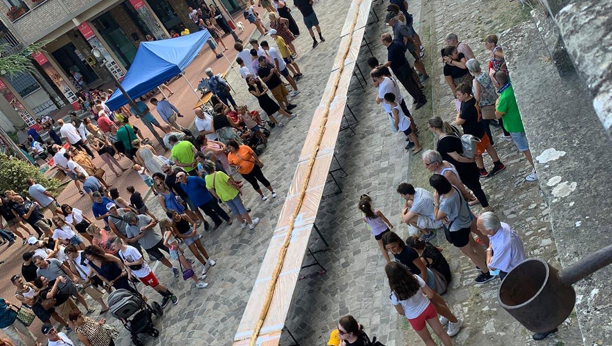 Festa del Prosciutto di Carpegna Dop: 4 giorni di gusto, divertimento e spettacoli - Il Paninone di 80 metri alla Festa del Prosciutto di Carpegna Dop