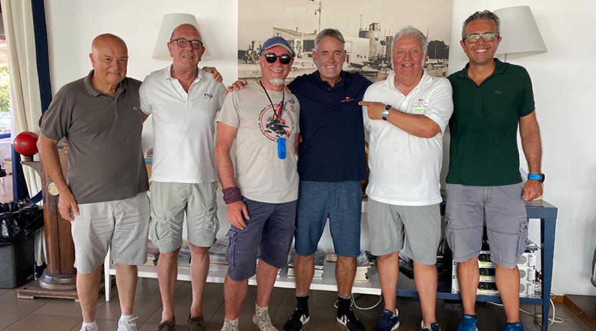 Sfida mondiale sulle onde: Sir Russel Coutts allena la squadra giovanile neozelandese nel campionato O'pen Skiff a Rimini - Russel Couts al Club Nautico Rimini