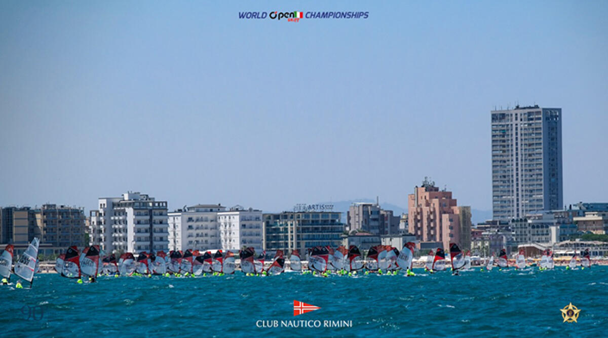Sfide sulle onde: Rimini accoglie il Campionato del Mondo O’pen Skiff 2023 - La regata sulla costa di Rimini