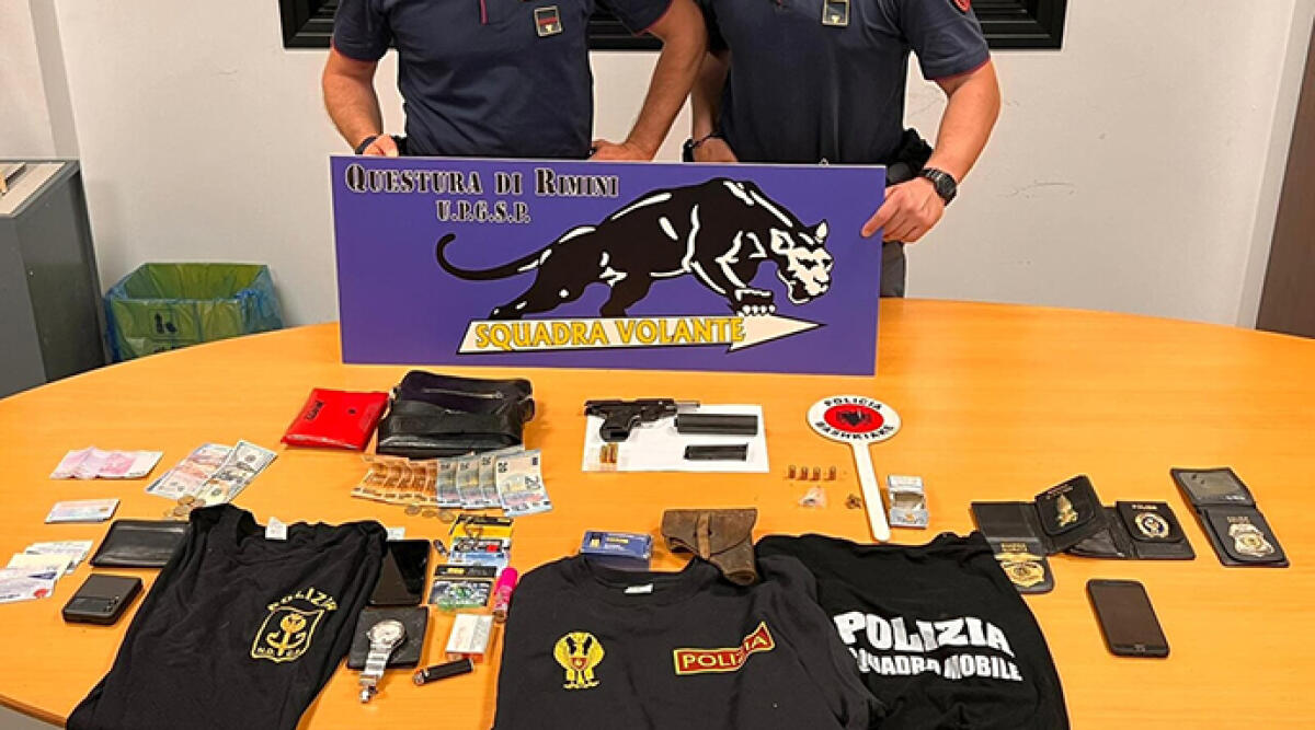 Due anni e mezzo di carcere per i due che sparavano con una pistola clandestina - La coppia di amici fermata dalle Volanti della Questura, nella foto il materiale sequestrato