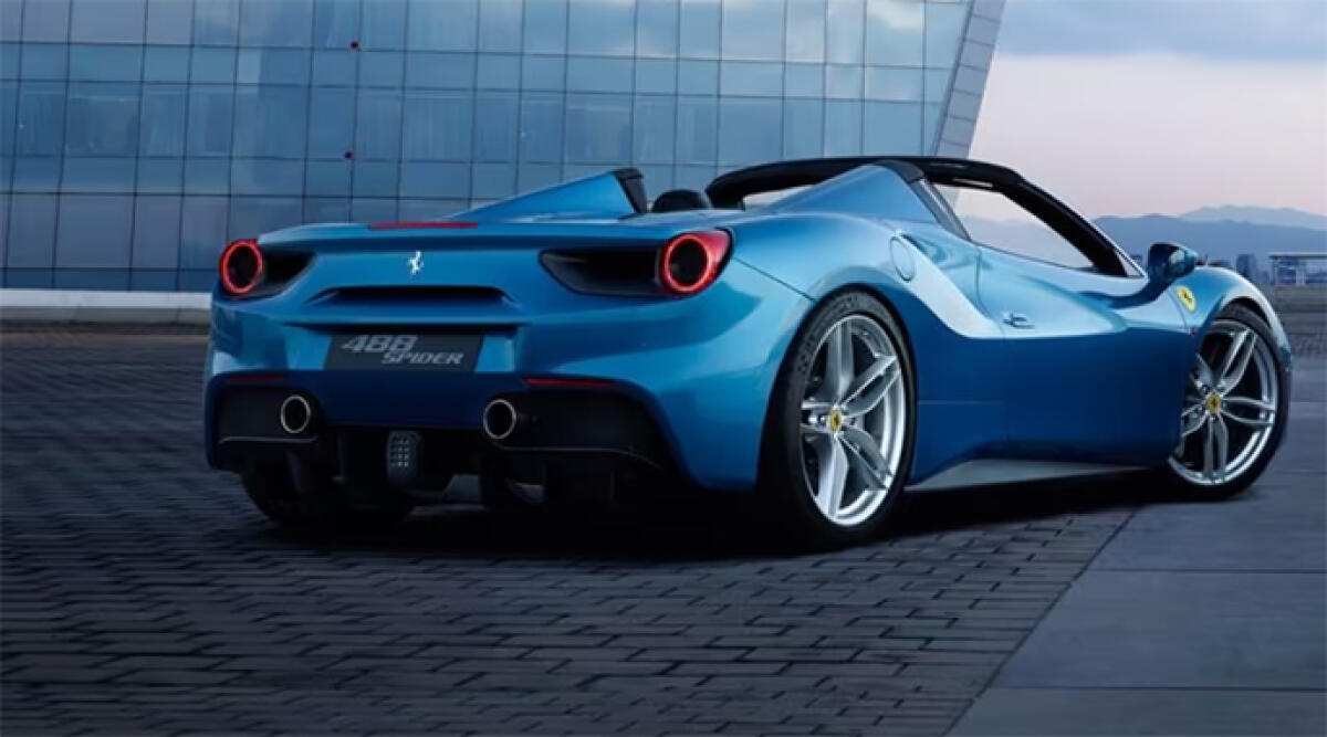 Tesoro illecito a Riccione: ville e Ferrari sequestrati a ex bodybuilder accusato di truffare un'amica disabile per 2 milioni - Una Ferrari 488 spider