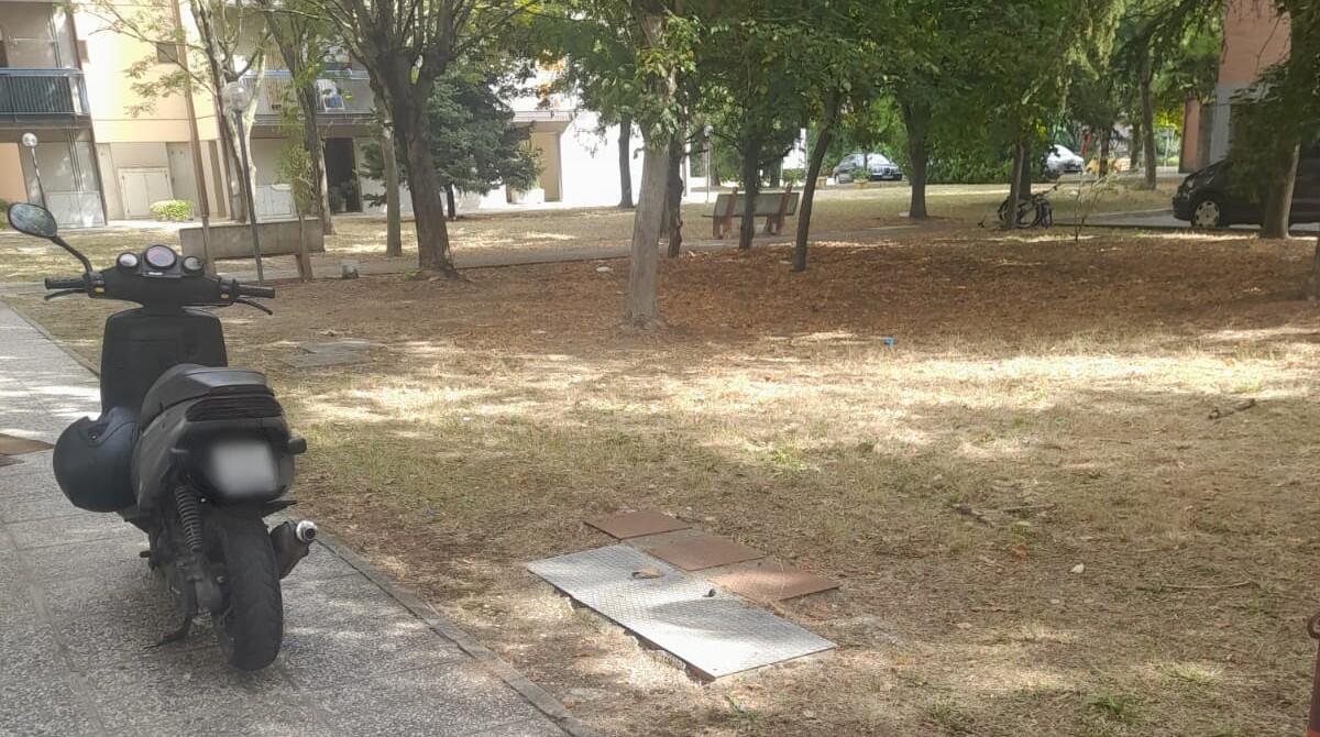 Santarcangelo, nel parco motorini rubati e spaccio. La segnalazione - Il motorino recuperato dai Carabinieri