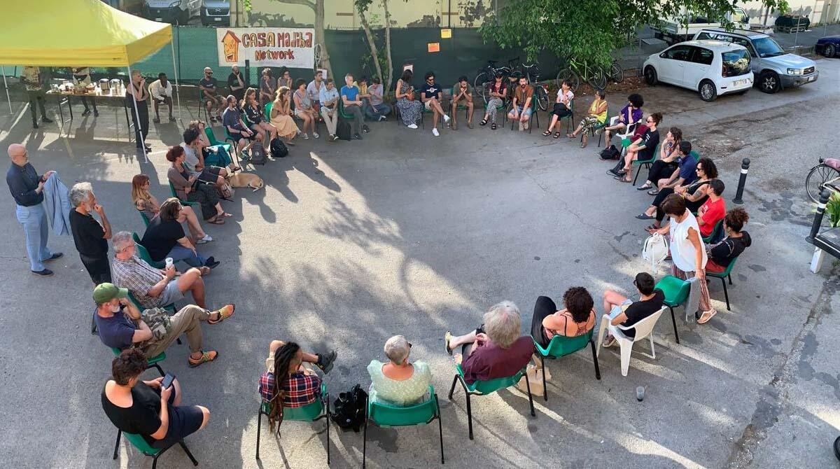 Protesta di Casa Madiba contro il nuovo centro servizi per le fragilità: gli attivisti bloccano il cantiere - Un momento della protesta 