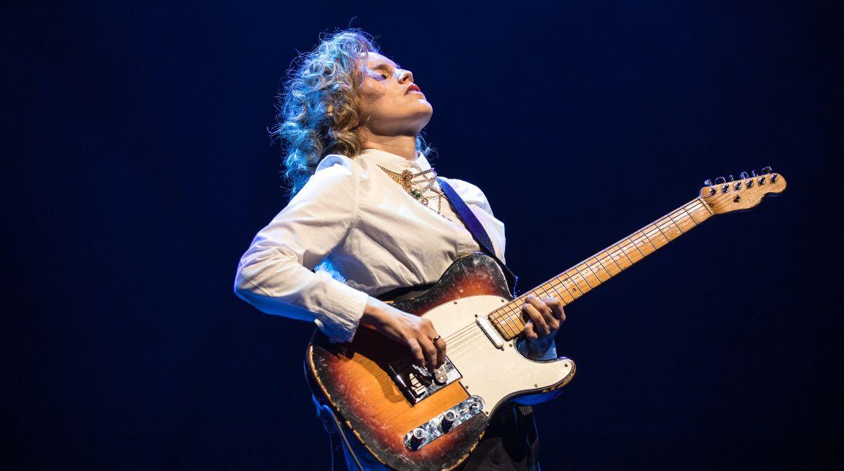 Anna Calvi torna a Percuotere la Mente: a Rimini una tappa del tour internazionale - Anna Calvi ph Colin Hart e James Boardman