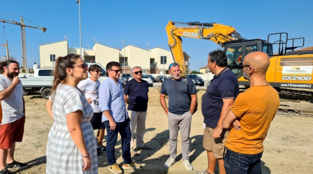 Santarcangelo: a San Michele al via i lavori per la realizzazione dell’area verde di oltre 40 parcheggi pubblici - Il sopralluogo sul posto