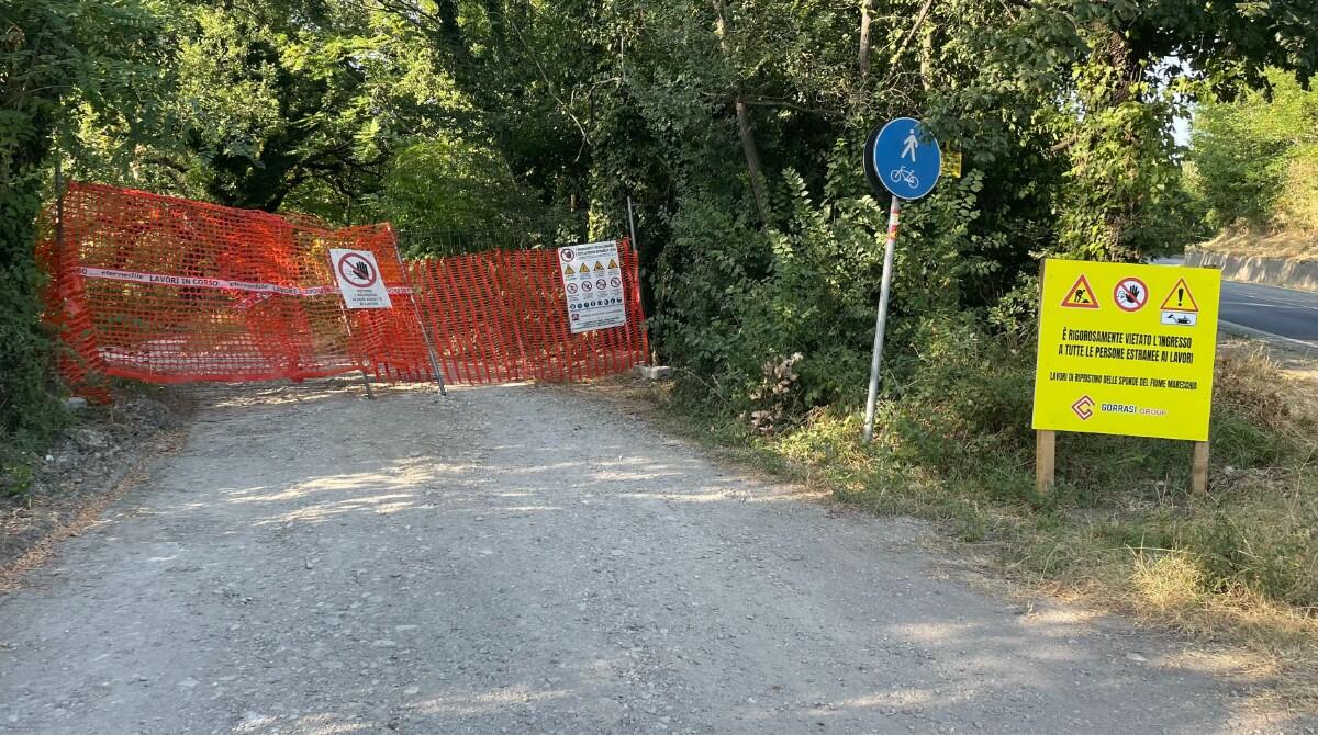 Pietracuta. Ciclabile ancora chiusa dopo l'alluvione: "quando verrà ripristinata?" La segnalazione - Ingresso della ciclabile chius