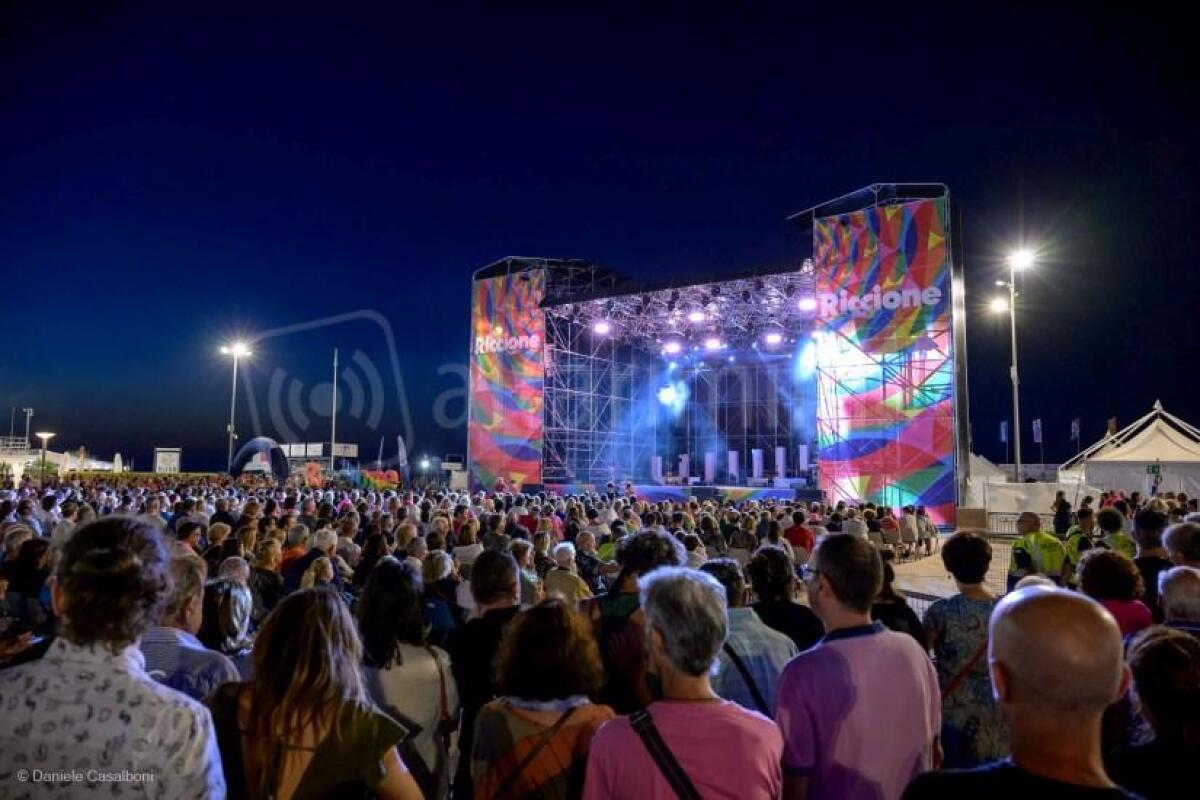 Abolire la Notte Rosa: a Riccione nasce una petizione. "Sostituirla con un evento di qualità" - Riccione (Rn); 08/07/2023: Notte Rosa 2023, Pink Fluid, Concerto Carmen Consoli
©Daniele Casalboni