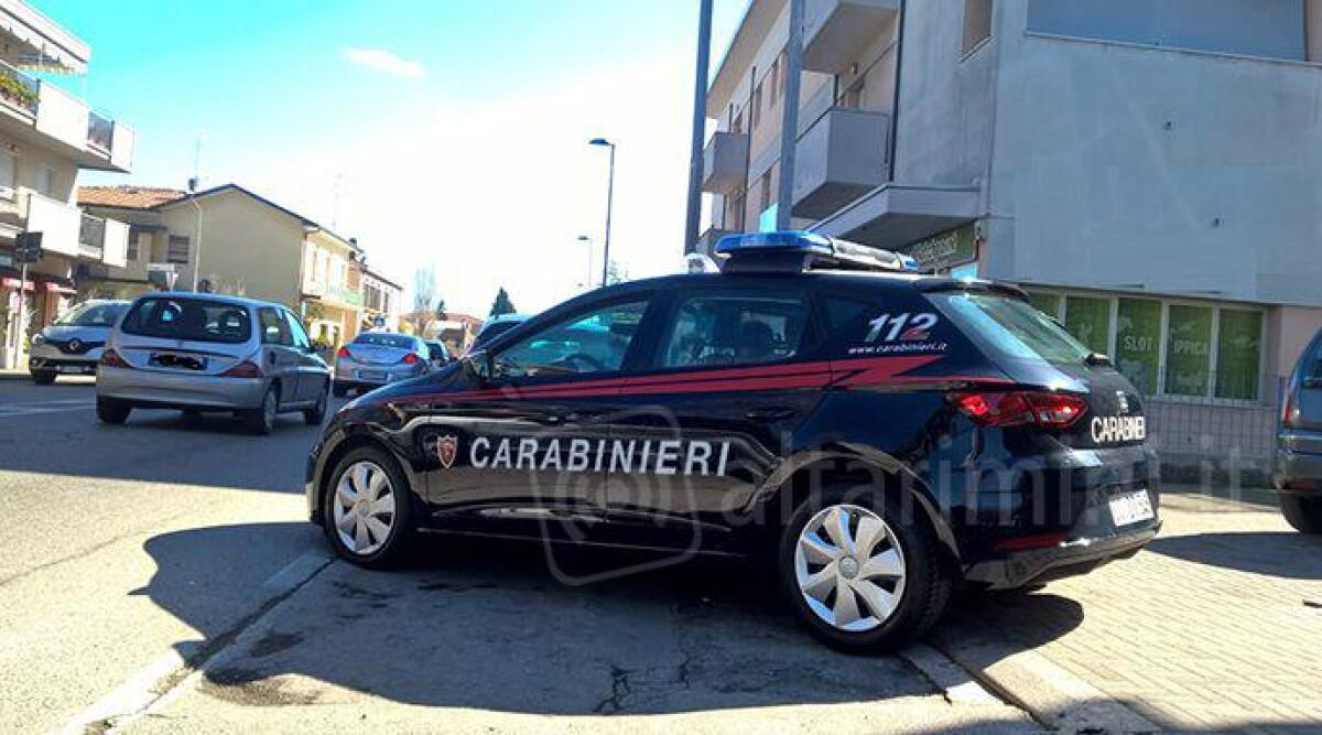 Tragedia a Fossombrone: donna di 40 anni uccisa dal compagno del fratello - Carabinieri, foto di repertorio