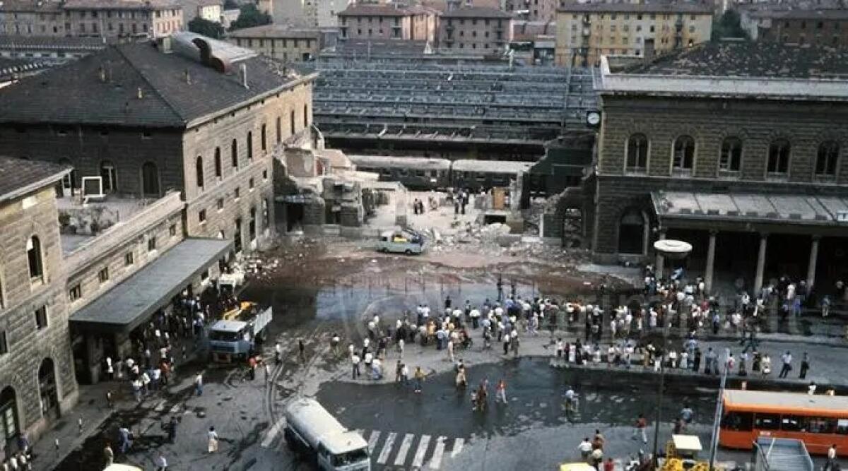 Stragi della Stazione di Bologna Centrale e dei treni “Italicus” e “904”. Le assessore Roberta Frisoni e Francesca Mattei presenti alle celebrazioni - La stage della stazione di Bologna