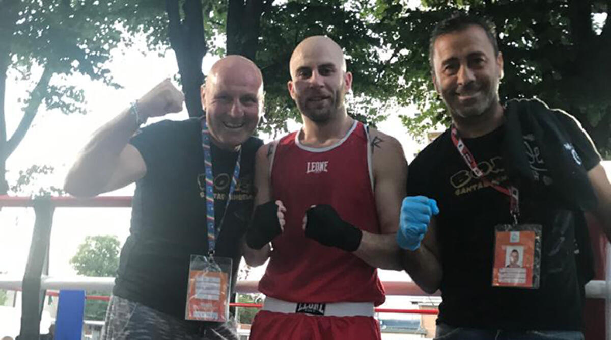 D’Agostino trionfa al 4° Trofeo Artrov di boxe - D'agostino Domenico con il tecnico Paradiso Roberto e il maestro Tiziano Scarpellini