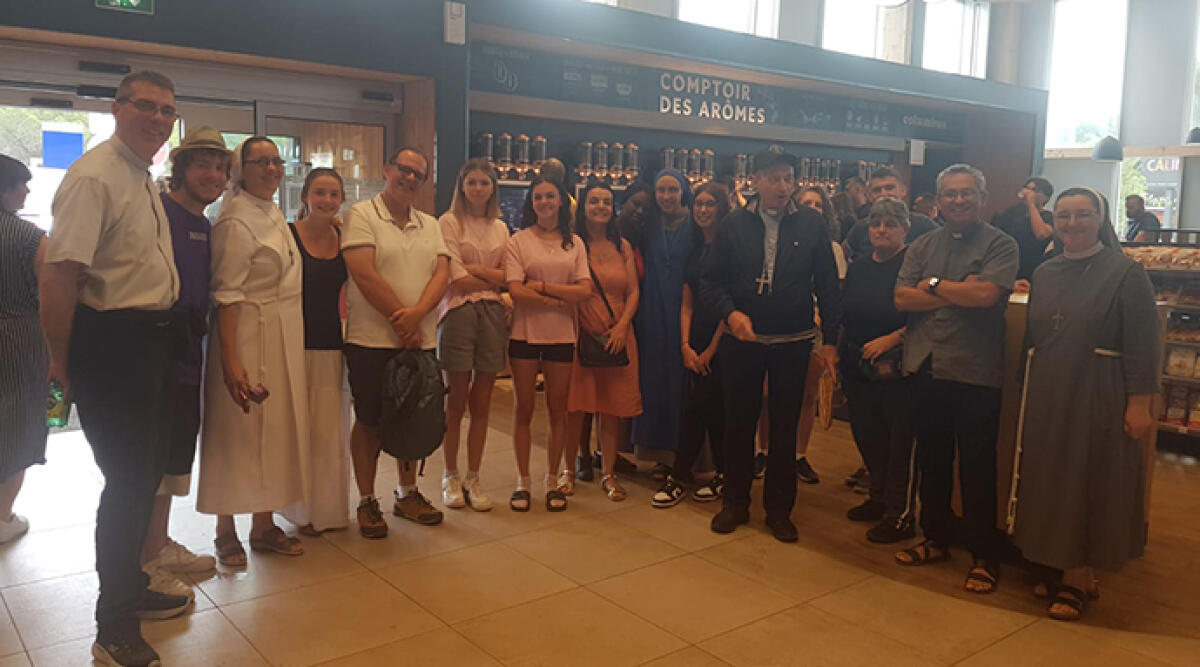 Riminesi in viaggio: Giornata Mondiale dei Giovani a Lisbona - Delegazione italiana con Vescovo e Vicario