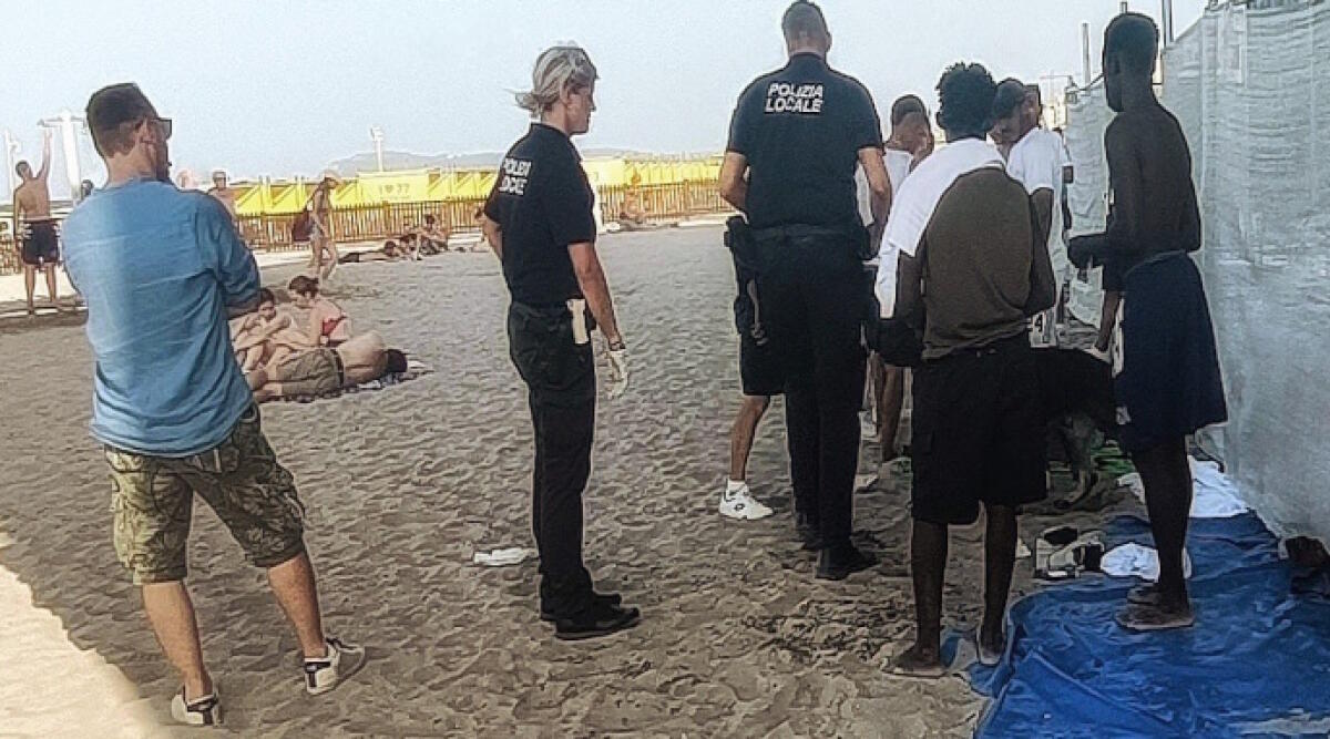 Riccione, minorenni devastano arredi urbani: uno di loro affidato ai servizi sociali - Polizia Locale in servizio