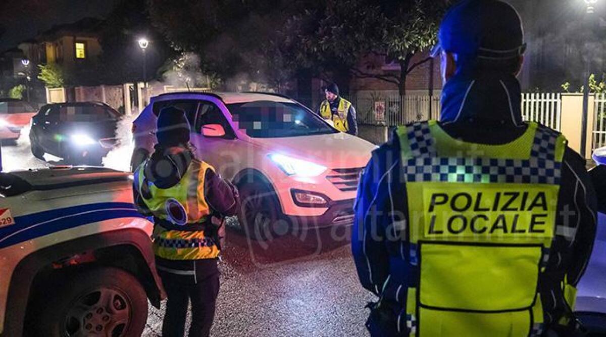 Rimini, tra le maggiori cause di incidenti c'è velocità, alcol e telefonini al volante: ecco i dati del semestre - Controlli della Polizia locale ARCHIVIO