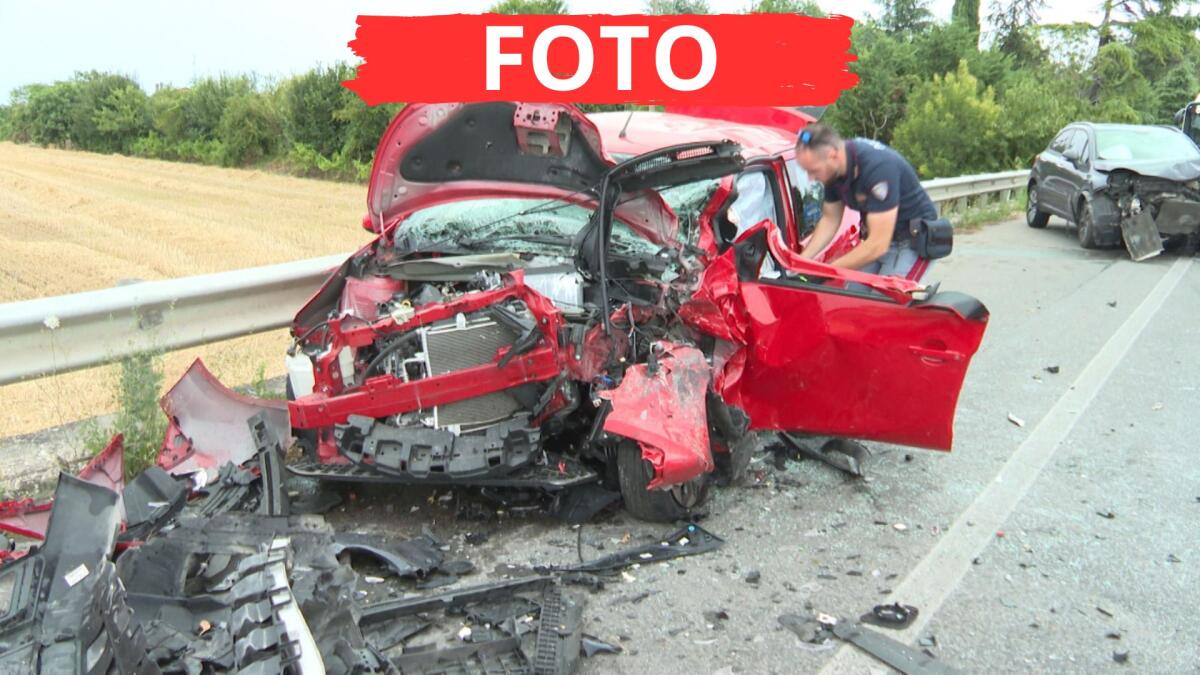 Grave incidente frontale sulla Statale Adriatica: ferite mamma e bambina di 5 anni - L'auto della donna con la bambina a bordo