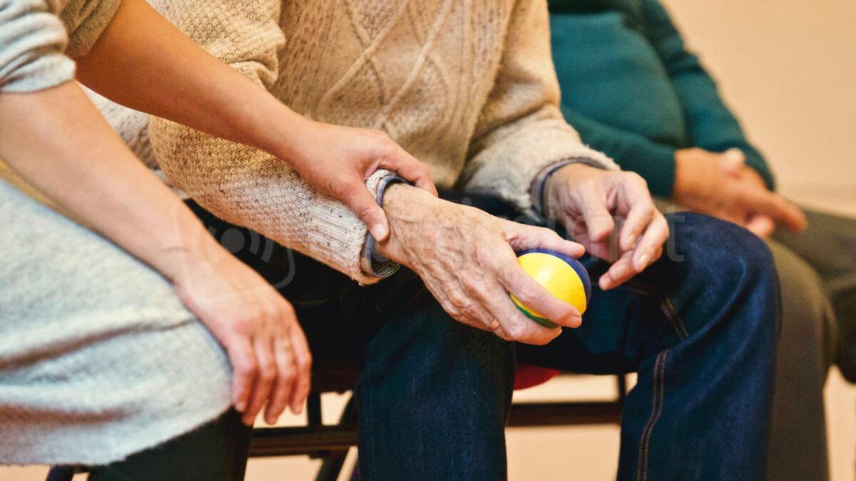 Incidente mortale nella casa anziani: Cgil, Cisl e Uil chiedono verifiche sulle norme di sicurezza - Photo by Matthias Zomer on <a href="https://www.pexels.com/photo/person-holding-a-stress-ball-339620/" rel="nofollow">Pexels.com</a>