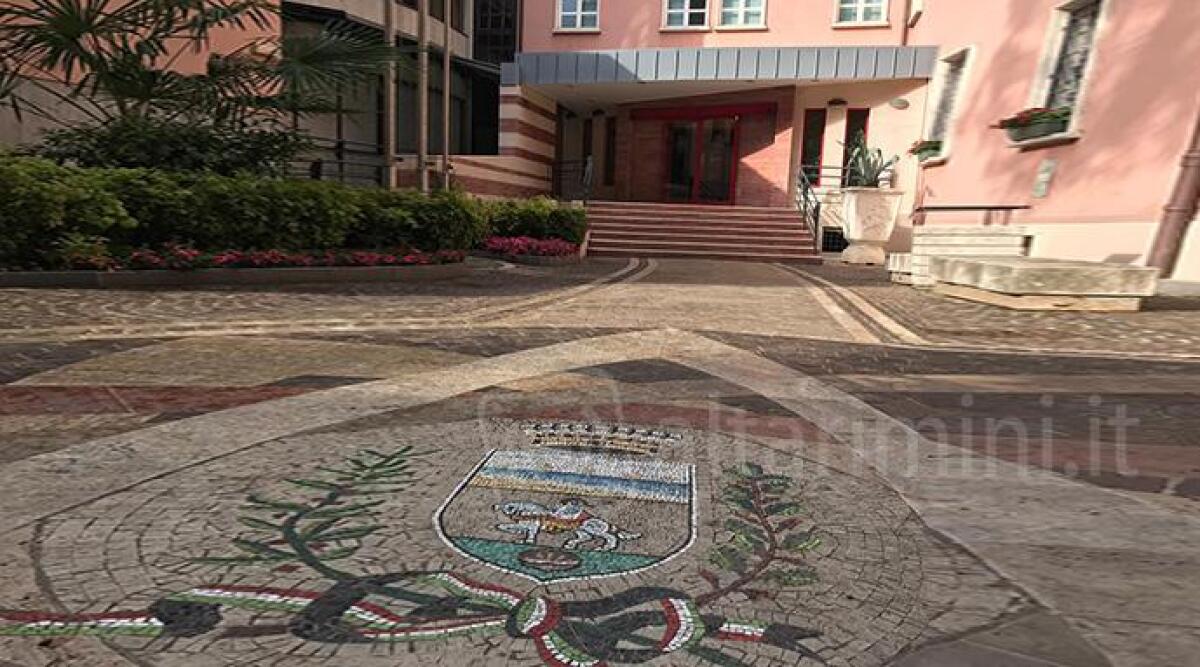 Riccione, nominato un sub commissario. Fratelli d'Italia: "Esperto di bilanci, che ci siano dei buchi evidenti lasciati dalla giunta Angelini?" - 