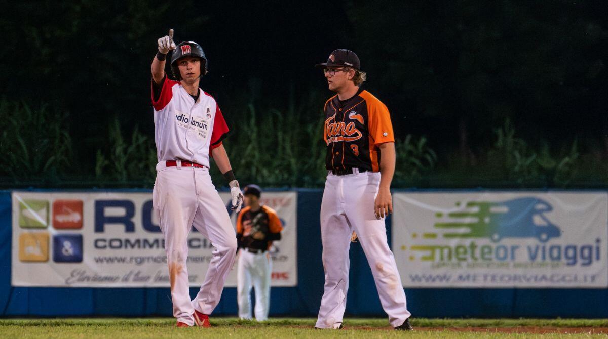 Baseball, tutto pronto per la trasferta a Fano di New Rimini - A sinistra Yuri Cortesi nella gara d'andata con Fano