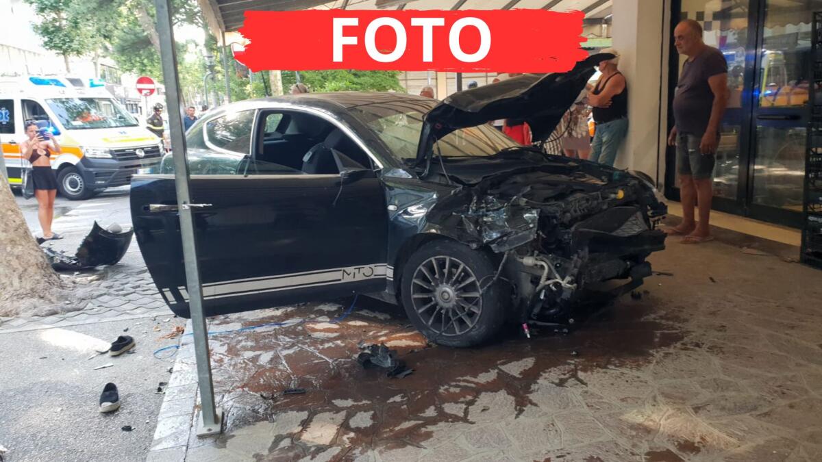 Incidente stradale a Rivazzurra di Rimini: conducente senza patente provoca danni. Due feriti - L'Alfa Romeo finita vicino l'ingresso di un negozio di frutta e verdura