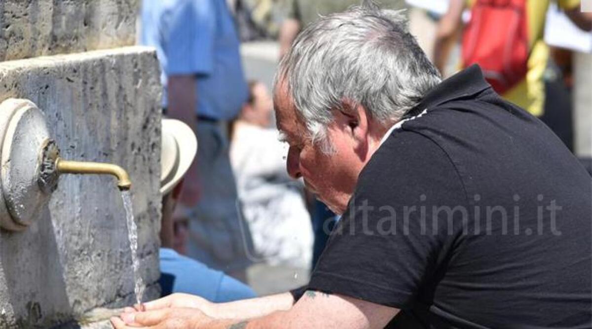 Grande caldo, il Comune di Rimini: "Rinfrescatevi con le fontanelle e al velo d'acqua di Castelsismondo" - REPERTORIO