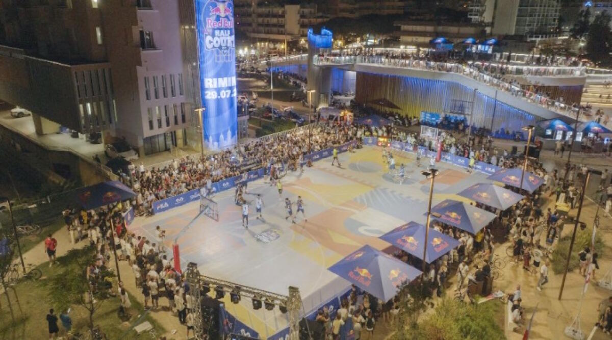 Red Bull Half Court: i team Fdc 3x3 e The Goat vincono la finale nazionale del torneo di basket 3vs3 più famoso al mondo - La grande cornice di pubblico del Red Bull Half Court 2023 - credit: Red Bull Content Pool