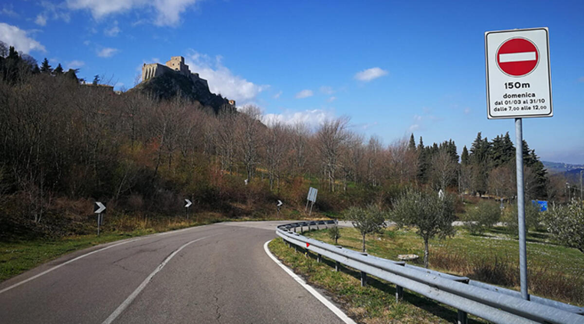 Verucchio, ogni domenica mattina la sp15 riservata a ciclisti, runner e camminatori - L'ordinanza del Comune favorisce l'attività fisica all'aria aperta lungo la strada panoramica