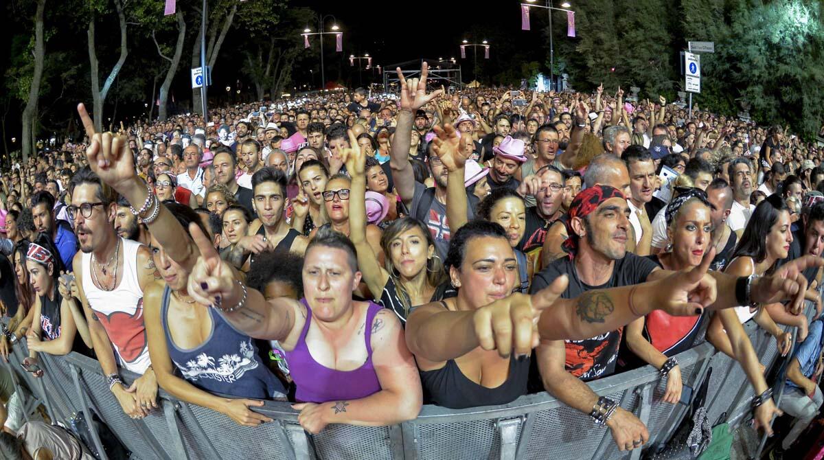 Notte Rosa modifiche alla viabilità a Rimini: cosa cambia, divieto uso monopattini. Trasporto pubblico, più corse. - Concerto della Notte Rosa ARCHIVIO