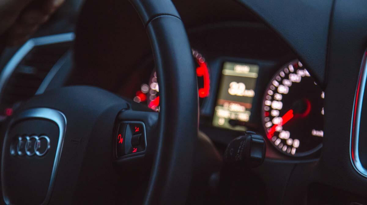 Supercar ai neopatentati, con riforma divieto di guida da 1 a 3 anni - Cruscotto REPERTORIO