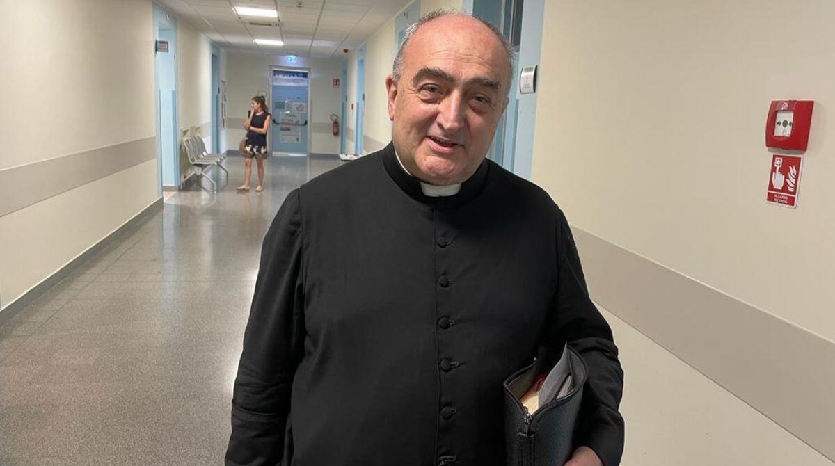 Don Sante Celli saluta Secchiano: sabato l'ingresso solenne a Mercatino Conca - Don Sante Celli