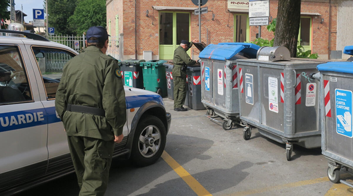 Lotta all'abbandono dei rifiuti: fototrappole e videosorveglianza rinforzano il controllo ecologico - Controlli guardie ecozoofile