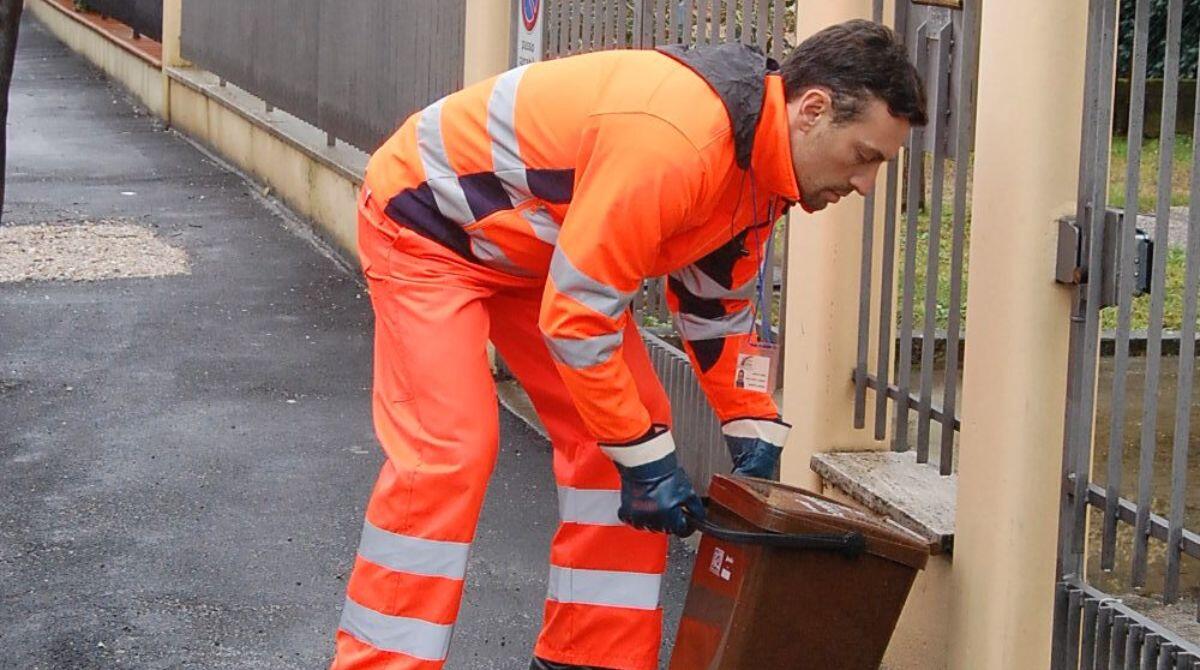 Raccolta differenziata, a San Giovanni in Marignano distribuzione dei kit per il porta a porta - raccolta rifiuti