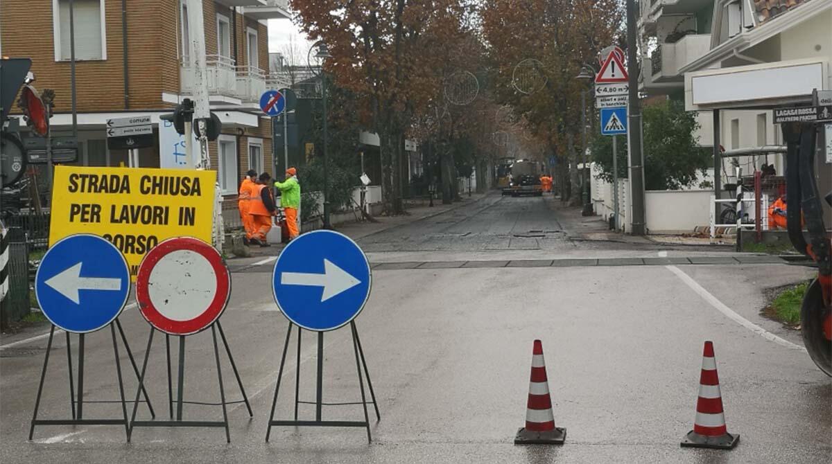 Asfalti, a Bellaria bando per affidare i lavori per i prossimi 5 anni: impegno economico da 5 milioni - Riqualificazione asfalto in via Fratelli Cervi