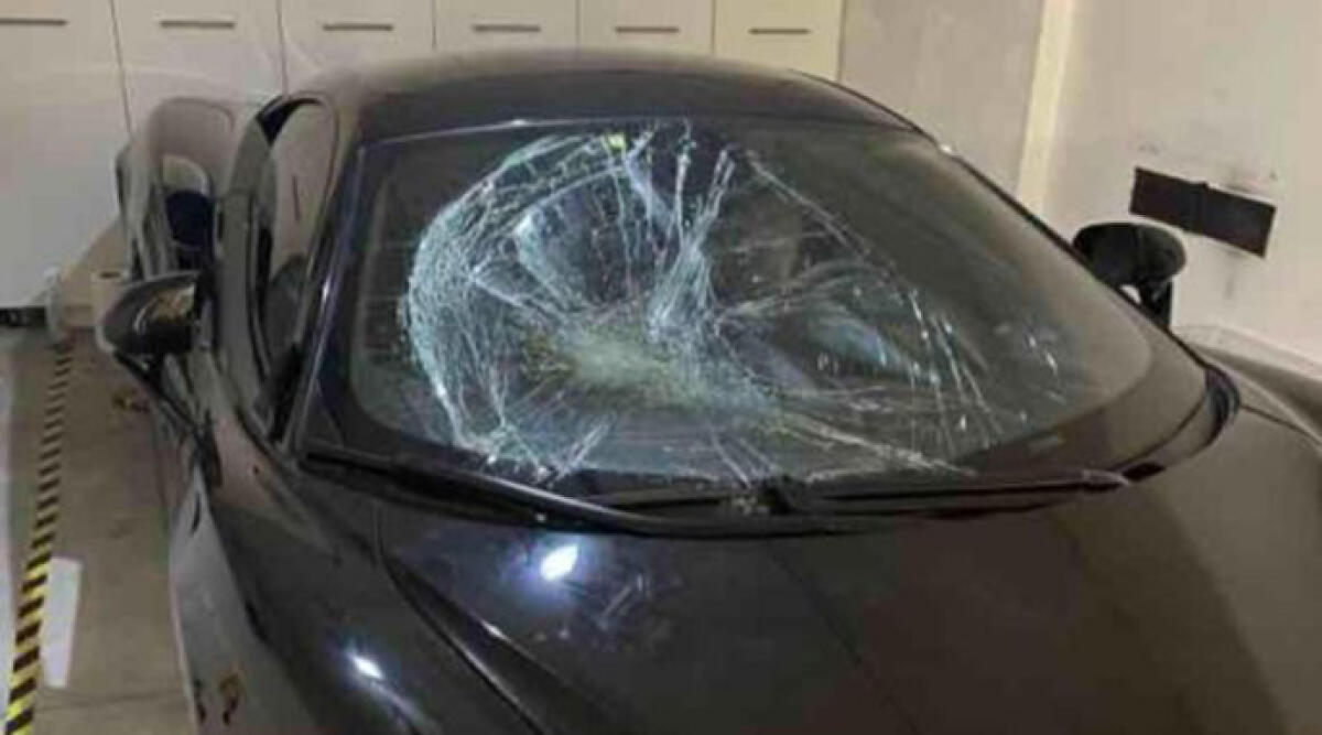 Nuovi dettagli sulla rissa fuori dalla discoteca Villa delle Rose - La McLaren distrutta dopo il parapiglia nel parcheggio