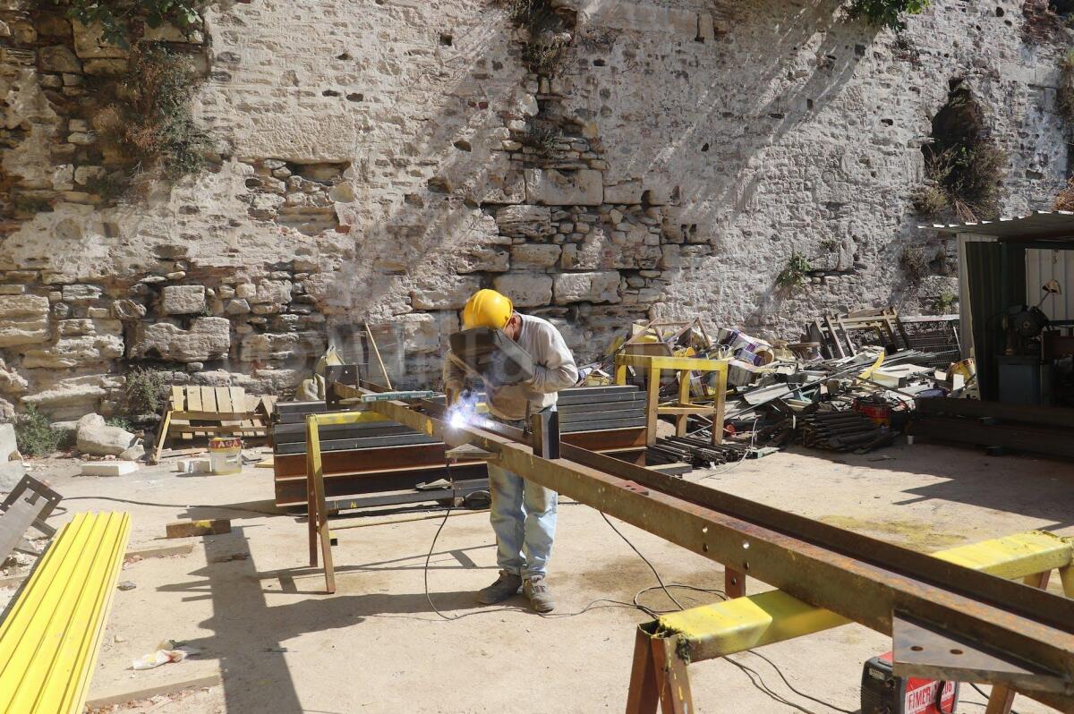 Edilizia: termina il Superbonus 110%. Prosegue la spinta alla riqualificazione di Rimini - Photo by Tuğba Yıldırım on <a href="https://www.pexels.com/photo/a-construction-worker-welding-a-steel-bar-15419937/" rel="nofollow">Pexels.com</a>