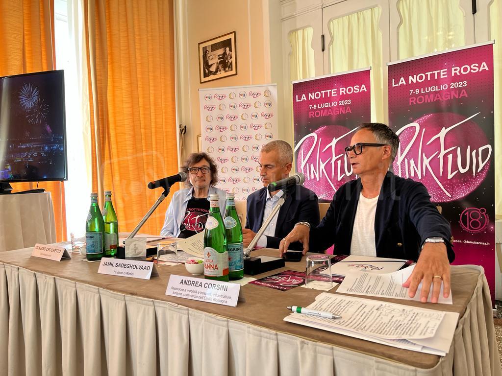 Da sinistra Claudio Cecchetto, il sindaco di Rimini Jamil Sadegholvaad e l’assessore Andrea Corsini