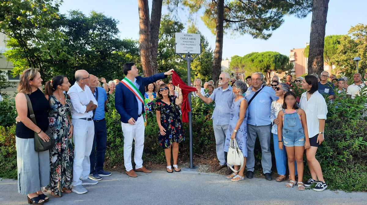 Rotonda Carla Amori: l'intitolazione di Rimini all'indimenticata fondatrice del coro polifonico - Inaugurazione rotonda Carla Amori, Rimini