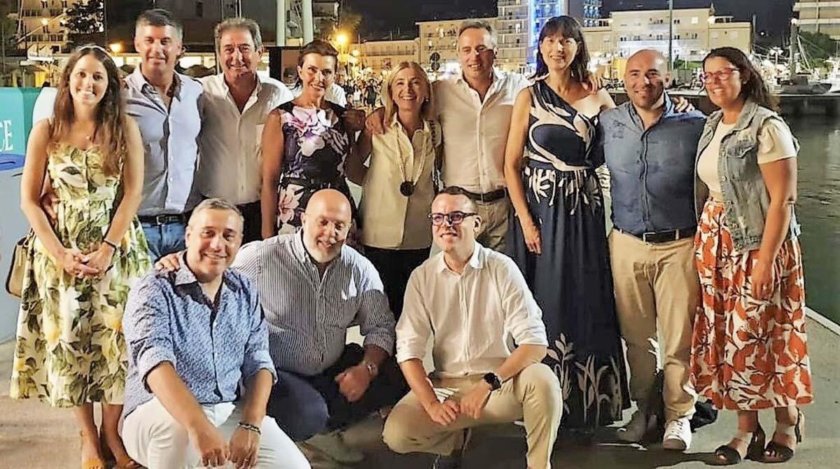 Spettacolari fuochi d'artificio per festeggiare il Ferragosto al porto tra Cattolica e Gabicce Mare - Gli amministratori di Cattolica e Gabicce Mare in posa
