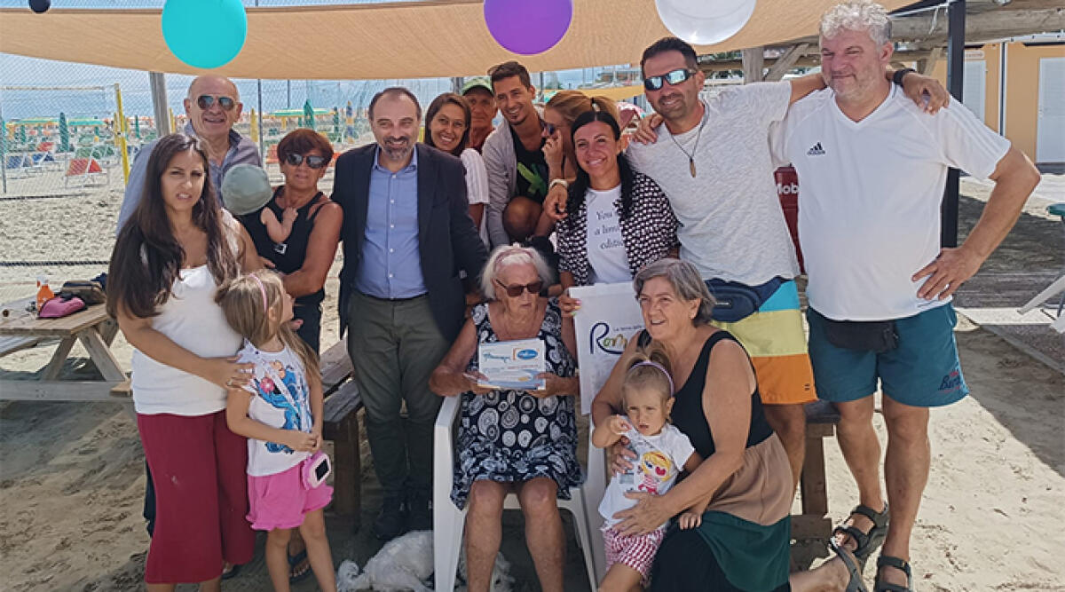Fedeltà e affetto senza tempo: riconoscimento a Vincenza Ida Mazzoleni per la sua lunghissima storia con Torre Pedrera - Torre Pedrera premia la fedeltà di una turista di 92 anni