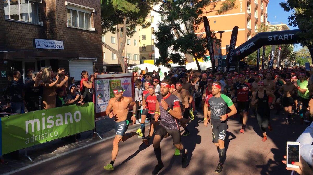 Misano pronta ad entrare nel mese dello sport: pattinaggio, motori, Spartan Race - Uno scatto dall'edizione 2019 della Spartan Race