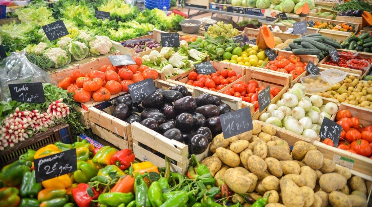Riccione: fruttivendolo sanzionato di 4000 euro. Gravi carenze igienico-sanitarie e occupava abusivamente passaggio pedonale - REPERTORIO
