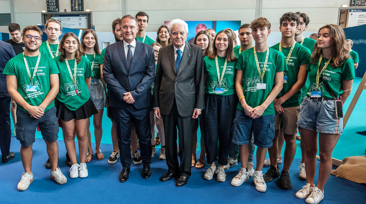 Il Presidente Mattarella al meeting di Rimini: "La nostra Costituzione per superare l'odio. Rispettare le diversità" - Il Presidente Mattarella in visita al Meeting di Rimini