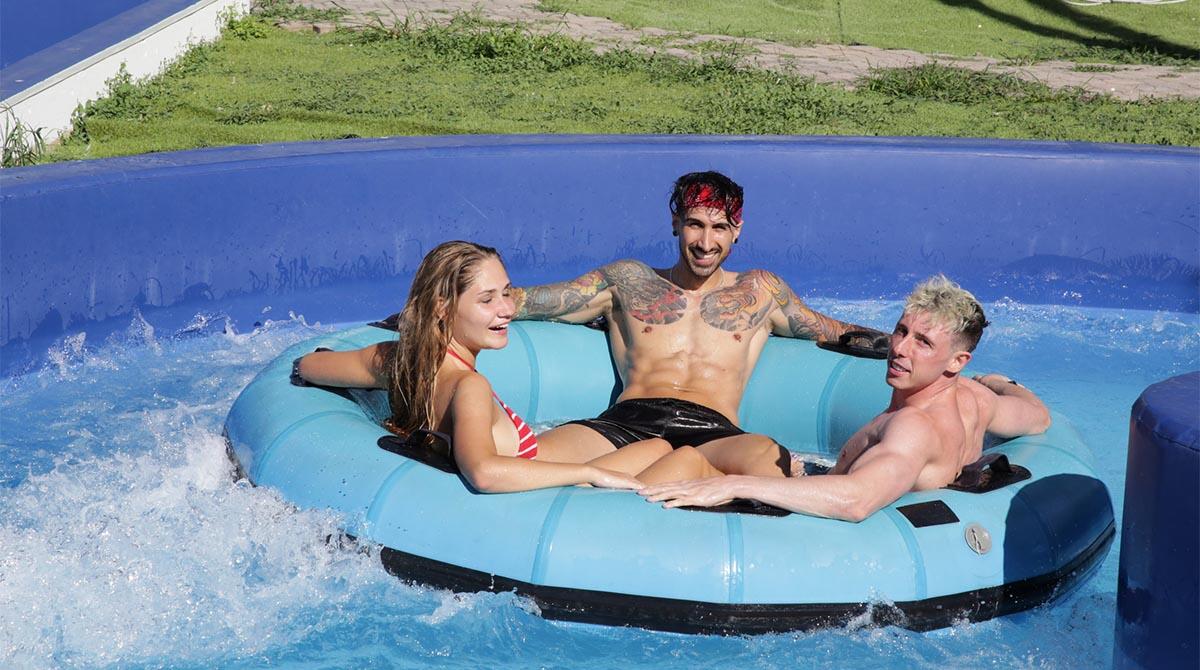 Shade ospite ad Aquafan: prima canta, poi si diverte con gli scivoli d'acqua - Concerto e divertimento negli scivoli d'acqua per Shade