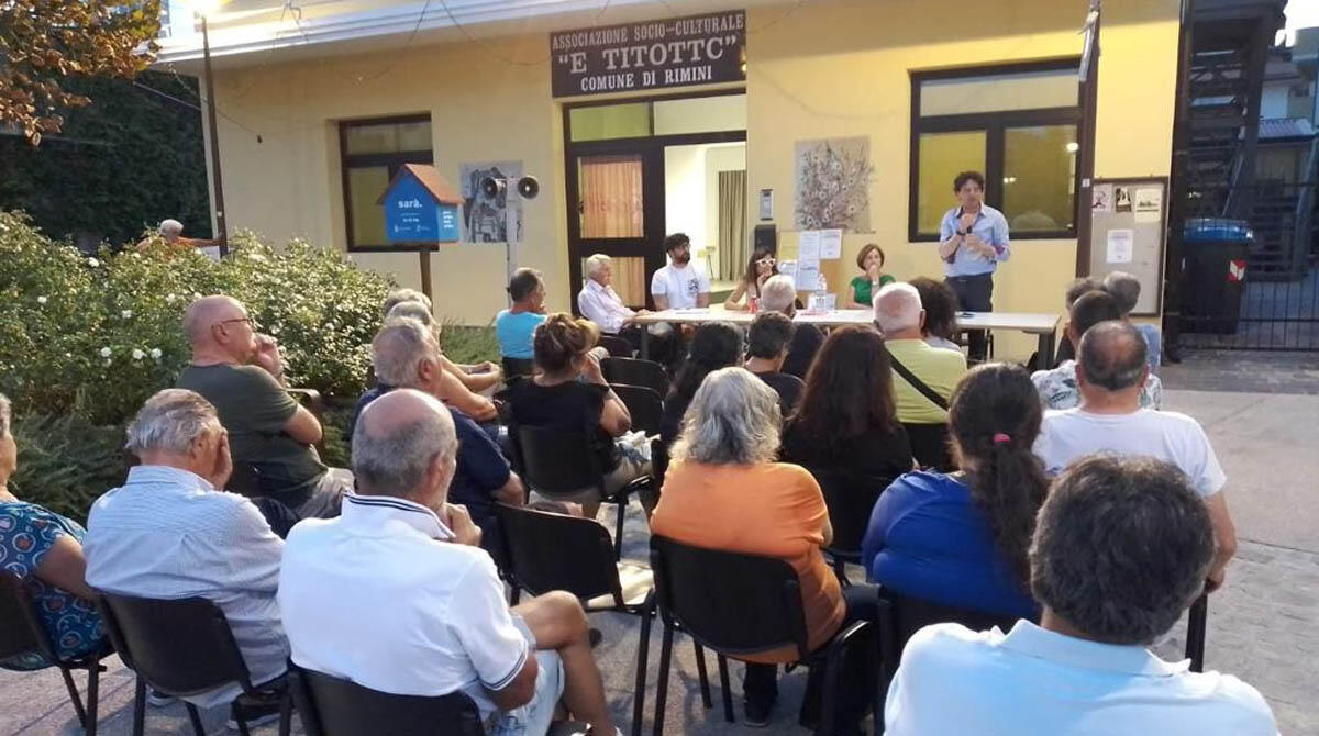 Centro sportivo di Corpolò pronto per l'estate 2024: gli assessori riminesi a confronto con la cittadinanza - L'assessore Morolli durante il suo intervento
