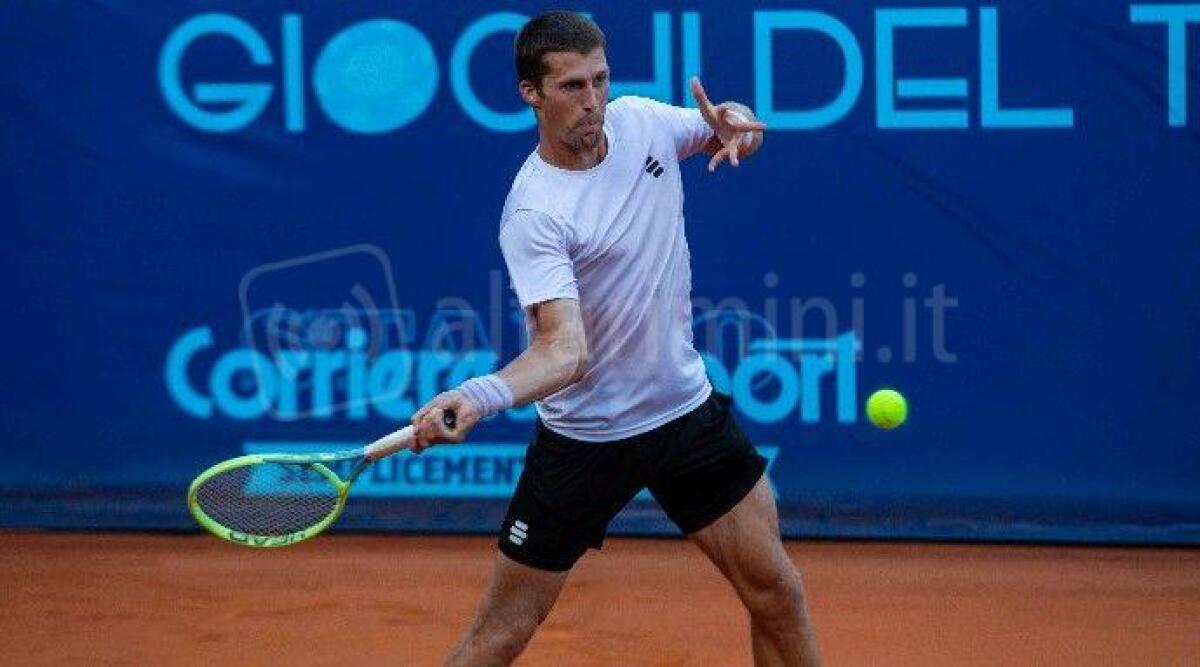 Tennis, San Marino Open: Fatic elimina Goffin e va in semifinale. Poi lo stop causa pioggia - 