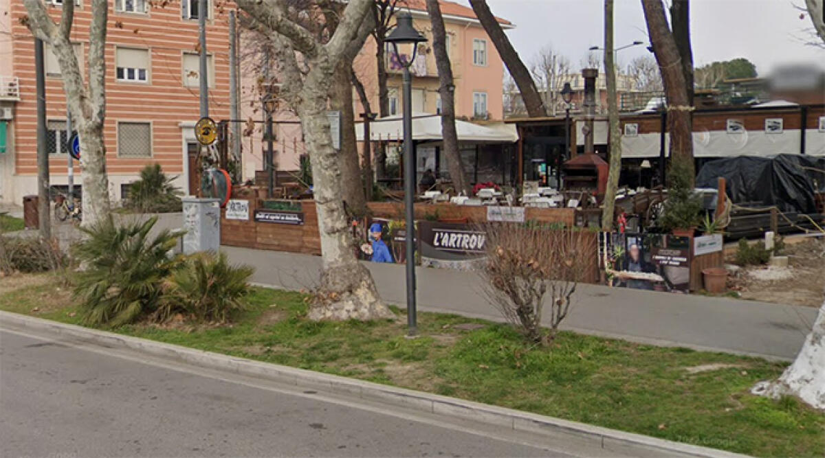 Aggressione e tentativo di furto scatenano il panico nel locale - Il locale dove i due malviventi hanno tentato di rubare la cassa