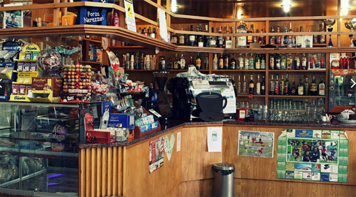 Arrestato 31enne del campo nomadi per rapina al Bar Falco: coinvolto anche in furto notturno - L’interno del bar in cui è avvenuta la rapina