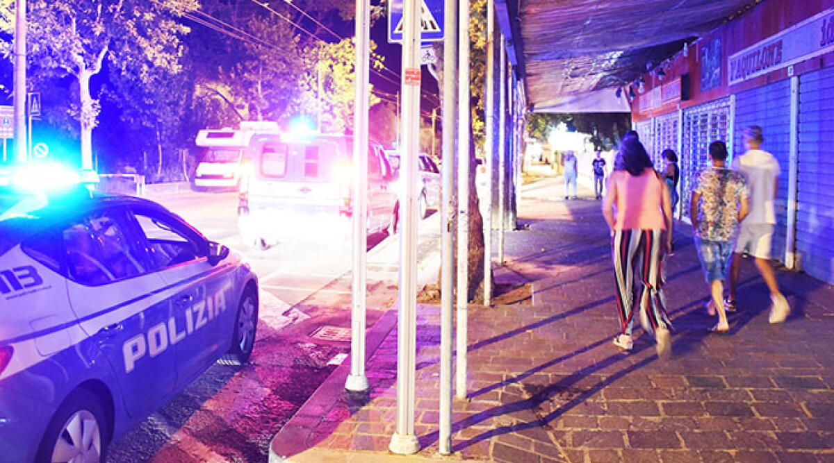 Gli alti affitti minacciano la presenza e l'efficacia della polizia a Rimini - Polizia sul lungomare, foto di repertorio