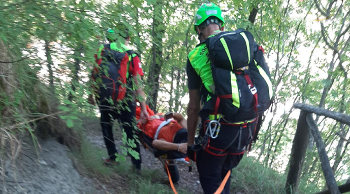 Signora di Sarsina soccorsa dopo una caduta, un modenese salvato in una zona impervia - L'intervento del Soccorso Alpino