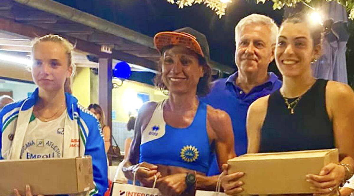 La riminese Federica Moroni trionfa alla Podistica Notturna di Sansepolcro - La premiazione, foto dal profilo fb