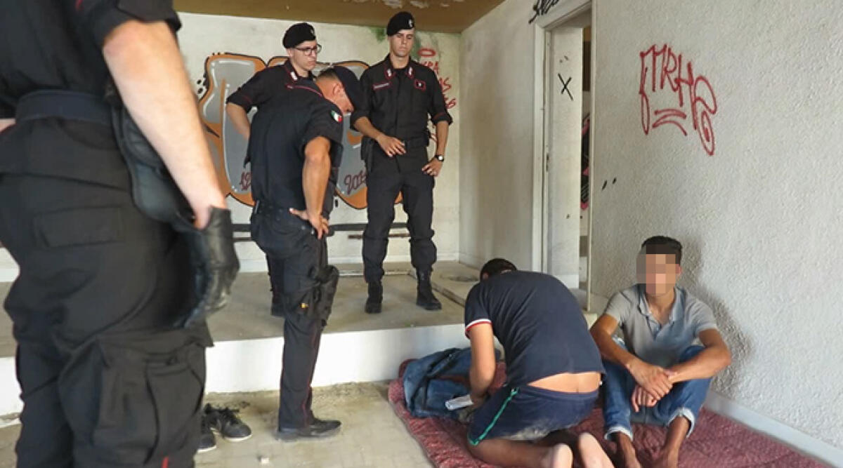 Rimini sud: il questore si impegna per aumentare la sicurezza - Un blitz delle forze dell'ordine all'interno delle ex colonie. Foto di repertorio